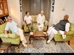 4 Independents Extend Support, Omar Abdullah's Party Reaches Majority In J&K 4 Independents Extend Support, Omar Abdullah's Party Reaches Majority In J&K