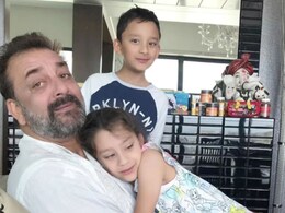 Entertainment News: इंस्टाग्राम पर इमोशनल हुए संजय दत्त, बेटी इकरा और बेटे शारू से कही दिल की बात