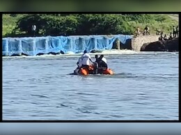 दुचाकीवरून जाताना तोल गेला, गोदावरी नदीपात्रात पडून तिघांचा मृत्यू दुचाकीवरून जाताना तोल गेला, गोदावरी नदीपात्रात पडून तिघांचा मृत्यू