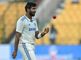 Jasprit Bumrah Suffers Bleeding Middle Finger, But Continues Bowling During India vs New Zealand Game