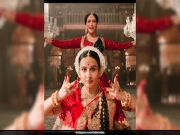 Vidya Balan And Madhuri Dixit Ace <i>Manjulika's</i> Spooky </i>Saree</i>-Clad Ethnic Style In <i>Bhool Bhulaiyaa 3</i> Trailer Vidya Balan And Madhuri Dixit Ace <i>Manjulika's</i> Spooky </i>Saree</i>-Clad Ethnic Style In <i>Bhool Bhulaiyaa 3</i> Trailer