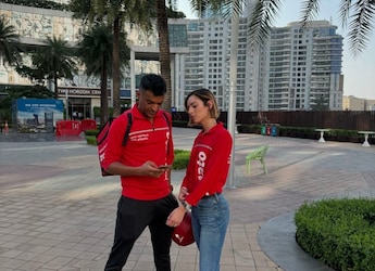 Zomato CEO Deepinder Goyal And Wife Grecia Munoz Turn Delivery Agents For A Day Zomato CEO Deepinder Goyal And Wife Grecia Munoz Turn Delivery Agents For A Day
