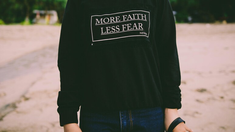 हल्की ठंड के लिए परफेक्ट हैं ये स्टाइलिश और ट्रेंडी Sweatshirt, कीमत 764 रुपए से है शुरू हल्की ठंड के लिए परफेक्ट हैं ये स्टाइलिश और ट्रेंडी Sweatshirt, कीमत 764 रुपए से है शुरू
