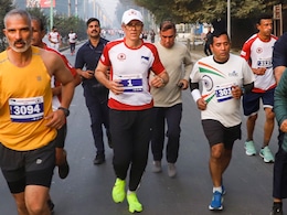 कश्मीर की सड़कों पर 21 किलोमीटर दौड़े उमर अब्दुल्ला, दिल्ली वालों को खास तौर पर याद किया कश्मीर की सड़कों पर 21 किलोमीटर दौड़े उमर अब्दुल्ला, दिल्ली वालों को खास तौर पर याद किया