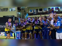 Faf du Plessis: कप्तान फाफ डु प्लेसिस का 'Slow Motion' सेलिब्रेशन हुआ वायरल, पहली बार चैंपियन बनकर टीम ने रचा इतिहास Faf du Plessis: कप्तान फाफ डु प्लेसिस का 'Slow Motion' सेलिब्रेशन हुआ वायरल, पहली बार चैंपियन बनकर टीम ने रचा इतिहास