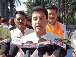 Gwalior: एक दिन के प्रवास पर ग्वालियर पहुंचे सिंधिया, कहा-कश्मीर में प्रजातंत्र स्थापित करने में PM Modi की अहम भूमिका