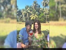 Akshay Kumar And Twinkle Khanna's "Go-To Move" For Embarrassing Their Kids. Watch Akshay Kumar And Twinkle Khanna's "Go-To Move" For Embarrassing Their Kids. Watch