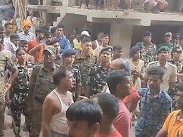 बिहार के भोजपुर में दो पक्षों में हिंसक झड़प, दुकानों पर पथराव; मौके पर कैंप कर रही पुलिस