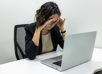 This Everyday Desk Habit Could Be Hurting Your Brain More Than You Think