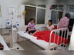 महाराष्ट्र : लातूर के हॉस्टल के खाने में मिली छिपकली, 50 छात्राएं बीमार महाराष्ट्र : लातूर के हॉस्टल के खाने में मिली छिपकली, 50 छात्राएं बीमार