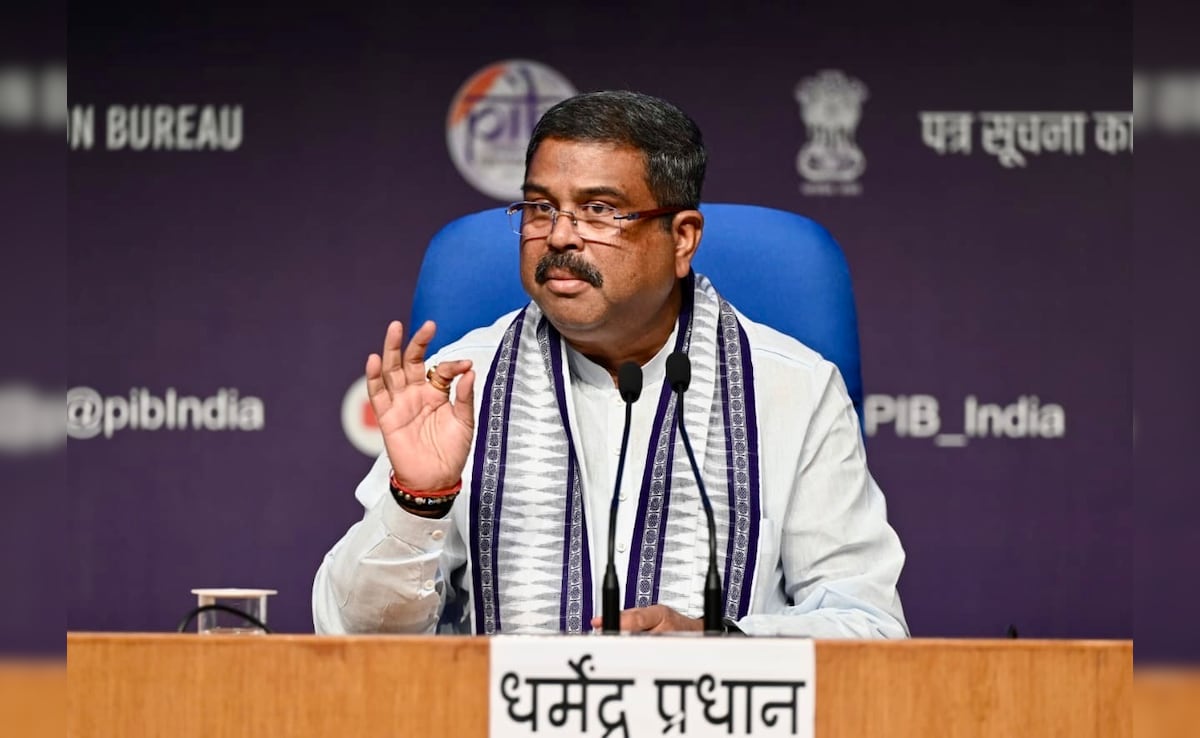 NEET Re-Exam: दोबारा कब होगी NEET UG 2026 की परीक्षा? शिक्षा मंत्री ने देर शाम NTA के अफसरों के साथ की बैठक