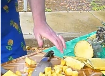 USA Man Sets Guinness World Record By Peeling And Slicing Pineapple In Seconds USA Man Sets Guinness World Record By Peeling And Slicing Pineapple In Seconds