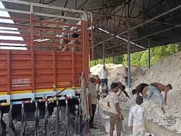 Production अधिक, Demand कम! बड़वानी मंडी में कम दाम पर कपास बिकने से निराश हैं किसान Production अधिक, Demand कम! बड़वानी मंडी में कम दाम पर कपास बिकने से निराश हैं किसान