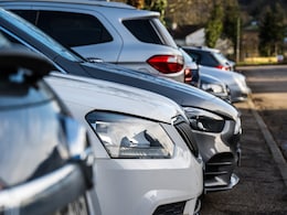 Big Drop In Car Sales In July-September, But 2-Wheelers Pick Up The Pace Big Drop In Car Sales In July-September, But 2-Wheelers Pick Up The Pace