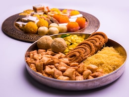 Diwali 2024: दीपावली पर मेहमानों के लिए बनाएं मीठी और चटपटी चीजें, तारीफ करते नहीं थकेंगे गेस्ट Diwali 2024: दीपावली पर मेहमानों के लिए बनाएं मीठी और चटपटी चीजें, तारीफ करते नहीं थकेंगे गेस्ट