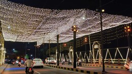 Diwali Photos: दीपावली पर अनोखे अंदाज में दिखा उदयपुर, रंगबिरंगी रोशनी से जगमगा उठी झीलों की नगरी