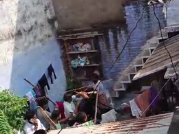 Gwalior Crime: तीन साल का मासूम चढ़ा दीवार पर, तो आपस में भिड़ गए पड़ोसी