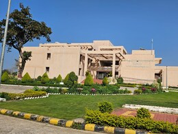 कमरे में बंद पड़ा था तकनीकी अधिकारी का शव, जांच में हुआ बड़ा खुलासा... 5-6 दिन पुरानी की बताई गई घटना