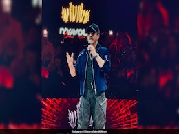Shah Rukh Khan Put His Best Swagger On In Cargo Trousers, A Tee, Jacket And A Cool Cap Shah Rukh Khan Put His Best Swagger On In Cargo Trousers, A Tee, Jacket And A Cool Cap