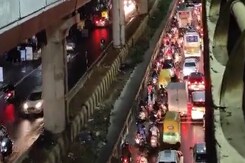 Bengaluru मे बारिश के बाद अब Traffic Jam बनी आफत Bengaluru मे बारिश के बाद अब Traffic Jam बनी आफत