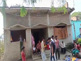 बिहार में जहरीली शराब पीने से मौतों के मामले में 2 पुलिसकर्मी निलंबित, 21 गिरफ्तार बिहार में जहरीली शराब पीने से मौतों के मामले में 2 पुलिसकर्मी निलंबित, 21 गिरफ्तार