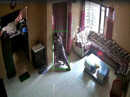 ...जब महिला ने लुटेरों को घर में नहीं दिया घुसने, भगा दिया वापस; VIDEO देख कहेंगे वाह 'शेरनी' ...जब महिला ने लुटेरों को घर में नहीं दिया घुसने, भगा दिया वापस; VIDEO देख कहेंगे वाह 'शेरनी'