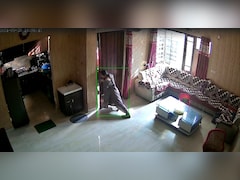 On CCTV, Punjab Woman Blocks Door With All Her Might, Sends Robbers Fleeing