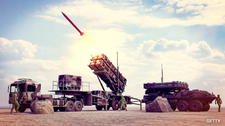 ईरान के परमाणु ठिकानों पर इजरायल का वार, तेल अवीव में ईरान ने दागी बैलिस्टिक मिसाइल, सऊदी में US बेस को भी बनाया निशाना