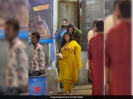 Durga Puja 2024: Sushmita Sen Visits <i>Pandal</i> With Rohman Shawl And Daughter Alisah By Her Side Durga Puja 2024: Sushmita Sen Visits <i>Pandal</i> With Rohman Shawl And Daughter Alisah By Her Side