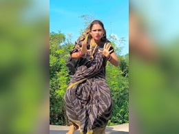 सिर पर पल्लू रख सलमान खान के गाने 'कैरेक्टर ढीला' पर महिला ने किया गजब का ब्रेक डांस, लोग बोले- भाभी तो फायर निकली सिर पर पल्लू रख सलमान खान के गाने 'कैरेक्टर ढीला' पर महिला ने किया गजब का ब्रेक डांस, लोग बोले- भाभी तो फायर निकली