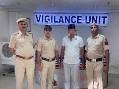 Delhi Cop Caught Taking Bribe From Woman To Continue Construction Work