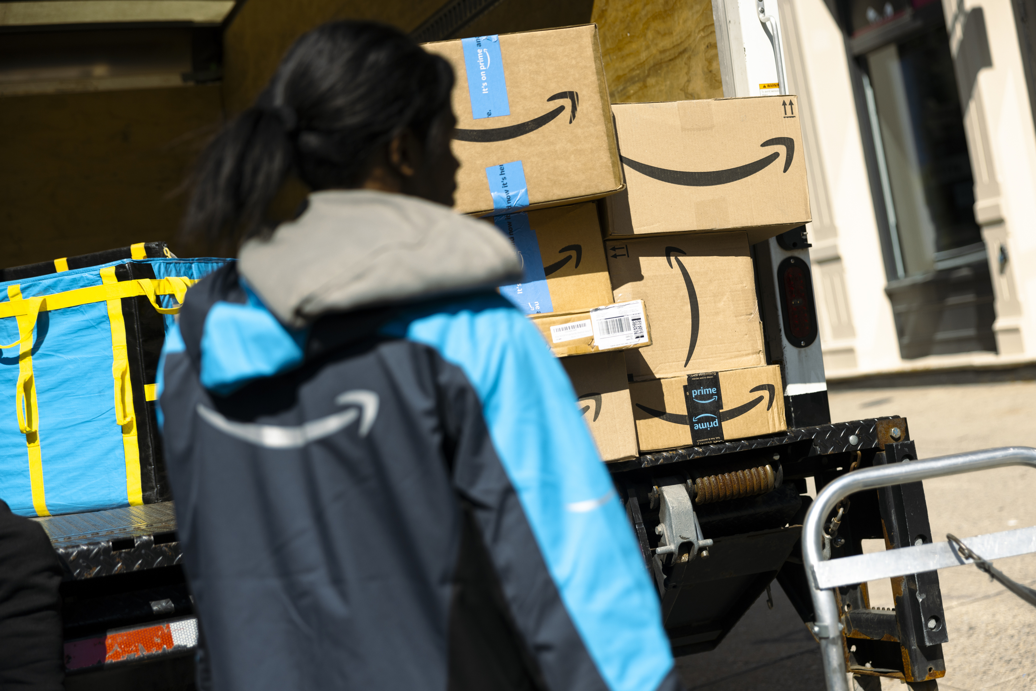 Amazon Unveils AI Tool To Help Drivers Find Packages Faster