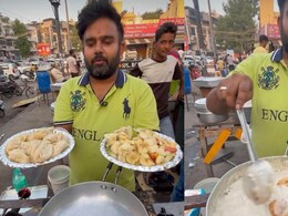 दिल्ली के स्ट्रीट वेंडर के यूनिक मोमोज को देख, इंटरनेट यूजर्स ने बताया जहर, यहां देखें पूरा वीडियो दिल्ली के स्ट्रीट वेंडर के यूनिक मोमोज को देख, इंटरनेट यूजर्स ने बताया जहर, यहां देखें पूरा वीडियो