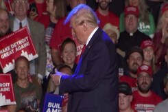 Donald Trump Battles Microphone In Michigan As He Addresses Voters In Detroit Donald Trump Battles Microphone In Michigan As He Addresses Voters In Detroit