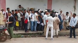 खाद की किल्लत: आठ दिनों से भूखे-प्यासे लाइन में लगे किसान, कब खत्म होगा इंतजार?