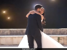 खुले आसमान में कपल मना रहा था शादी की सालगिरह, तभी ईरान ने इजरायल पर छोड़ दी मिसाइल, कैमरे में कैद हुआ खौफनाक मंजर खुले आसमान में कपल मना रहा था शादी की सालगिरह, तभी ईरान ने इजरायल पर छोड़ दी मिसाइल, कैमरे में कैद हुआ खौफनाक मंजर