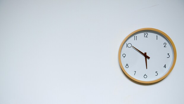 Best Deals On Titan Wall Clocks From Flipkart