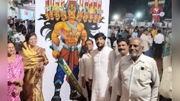 दशहरा पर पुलिस ने बनाया 'साइबर रावण',ठगी से बचने लोगों को ऐसे समझा रहे, विधायक संगीता ने भी ली सेल्फी