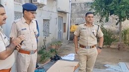 जायदाद के लिए बेटे-बहू ने इतना प्रताड़ित किया कि दीवार पर सुसाइड नोट चिपका बुजुर्ग दंपत्ति ने कर ली आत्महत्या