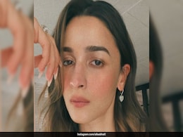 Alia Bhatt Turned Makeup Pro To Herself As Muse With A Fresh Pink Finish Alia Bhatt Turned Makeup Pro To Herself As Muse With A Fresh Pink Finish