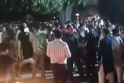 Jamia Millia Islamia: Diwali कार्यक्रम के दौरान जबरदस्त हंगामा, जमकर नारेबाजी भी हुई Jamia Millia Islamia: Diwali कार्यक्रम के दौरान जबरदस्त हंगामा, जमकर नारेबाजी भी हुई