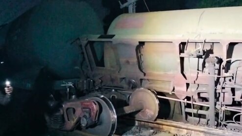 मध्य प्रदेश के रतलाम में मालगाड़ी के दो डिब्बे पटरी से उतरे, दिल्ली-मुंबई रूट प्रभावित