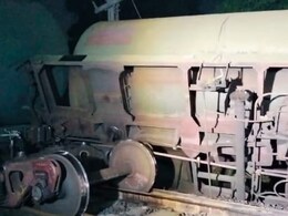मध्य प्रदेश के रतलाम में मालगाड़ी के दो डिब्बे पटरी से उतरे, दिल्ली-मुंबई रूट प्रभावित मध्य प्रदेश के रतलाम में मालगाड़ी के दो डिब्बे पटरी से उतरे, दिल्ली-मुंबई रूट प्रभावित