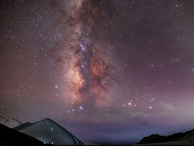 At India's Only Dark Sky Reserve, Stargazing Couple Is Star Attraction