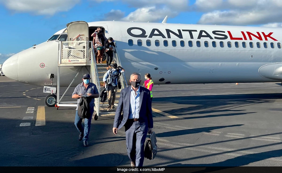 Australia PM Called Ex Qantas Boss For Free Flight Upgrades? He Responds Australia PM Called Ex Qantas Boss For Free Flight Upgrades? He Responds