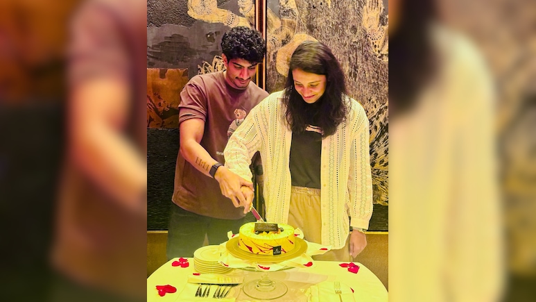 कौन हैं क्रिकेटर स्मृति मंधाना को बॉयफ्रेंड पलाश, कितना है उम्र का फासला, कहा- जल्दी इंदौर की बहू बनेंगी कौन हैं क्रिकेटर स्मृति मंधाना को बॉयफ्रेंड पलाश, कितना है उम्र का फासला, कहा- जल्दी इंदौर की बहू बनेंगी