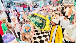 Ajmer News: यूरोपीय देशों से गरीब नवाज की दरगाह पहुंचे  25 सदस्यों का दल, जियारत कर मांगी  वैश्विक शांति की दुआ