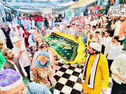 Ajmer News: यूरोपीय देशों से गरीब नवाज की दरगाह पहुंचे  25 सदस्यों का दल, जियारत कर मांगी  वैश्विक शांति की दुआ