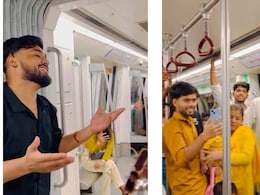 Delhi Metro में बना नवरात्रि का माहौल, लड़कों ने गिटार की धुन पर गाए माता रानी के गाने Delhi Metro में बना नवरात्रि का माहौल, लड़कों ने गिटार की धुन पर गाए माता रानी के गाने