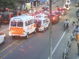 VIDEO: महिला के स्कूटी मोड़ते ही आपस में टकरा गईं CM विजयन के काफिले की कई गाड़ियां